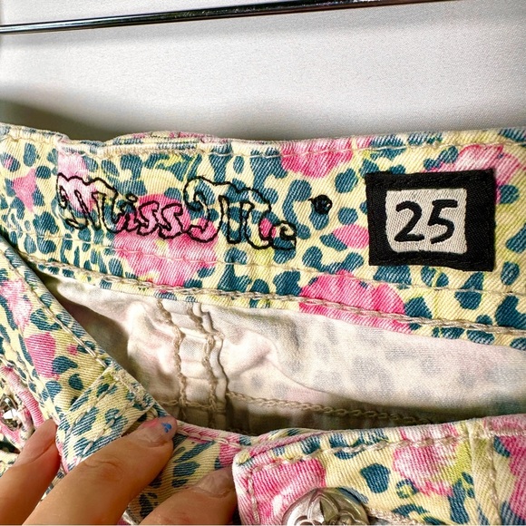 Miss Me Bermuda Shorts Stretch Denim Rhinestone Y2K Western 25 Floral Leopard - Picture 10 of 17